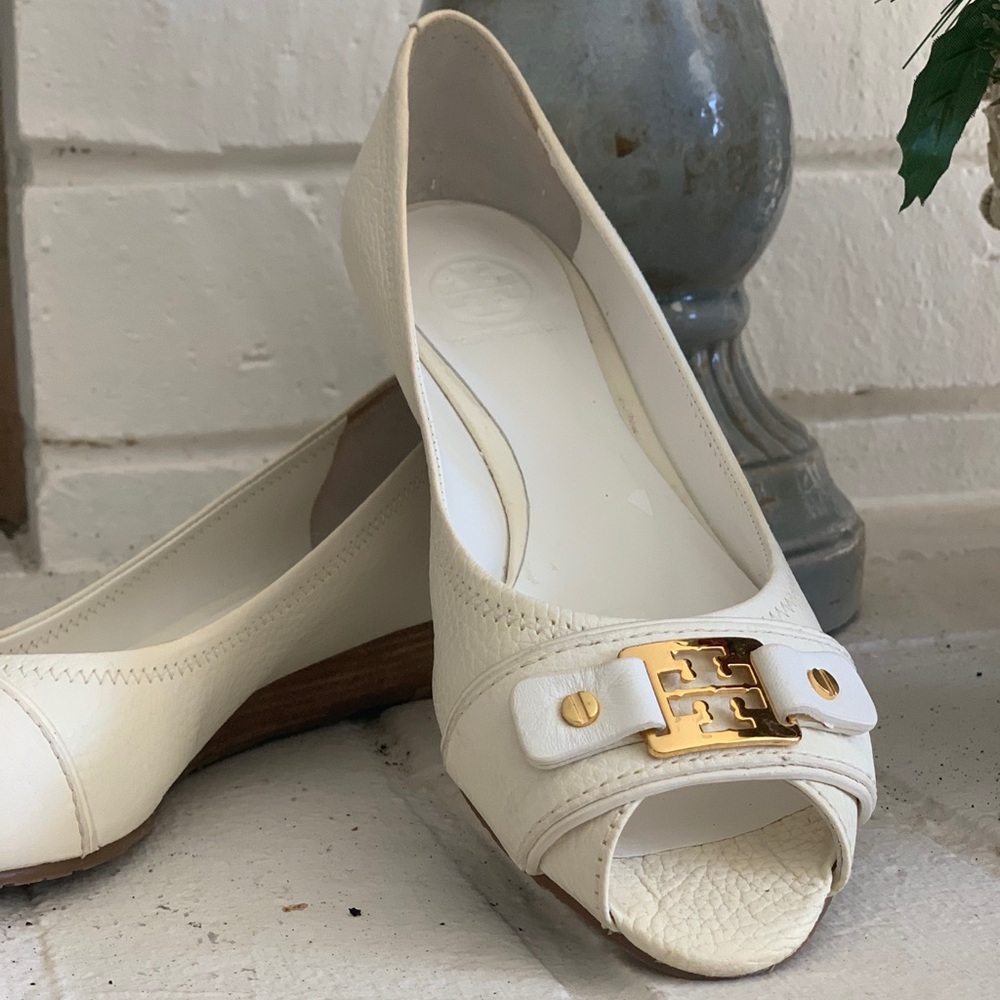Tory Burch peep toe wedge shoe - size 8 1/2